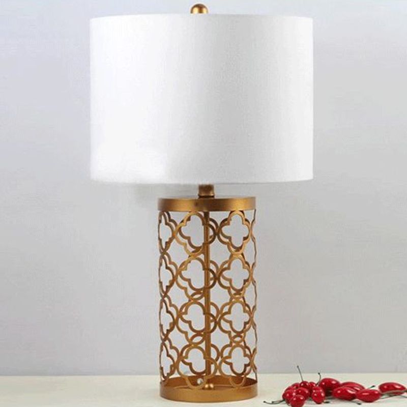 Minimalistische Quatrefoil Night Stand Light Metal 1 Head Slaapkamer Tafellamp met cilinderschaduw in wit, 14 "/15" W