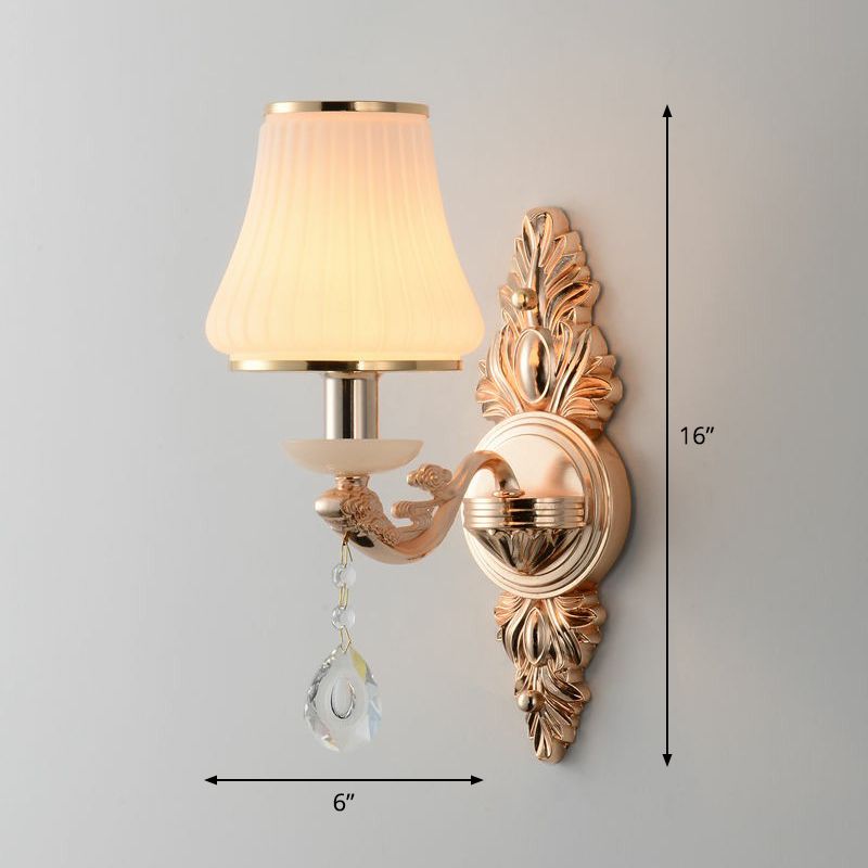 Luz de pared de vidrio blanco acampanado Ligera de sala de estar minimalista con cristal de lágrima