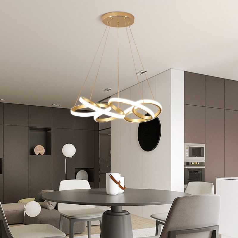 Curve senza soluzione di continuità il lampadario leggero moderno a soffitto acrilico a soffitto in oro