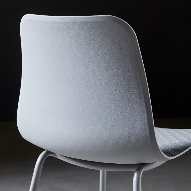 La salle à manger contemporaine en métal préside la chaise sans bras de salle à manger en plastique pour l'usage de restaurant