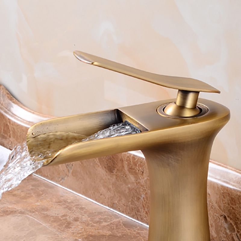 Traditional Kitchen Faucet Brass Low Profile Standard Kitchen Faucets with Single Handle