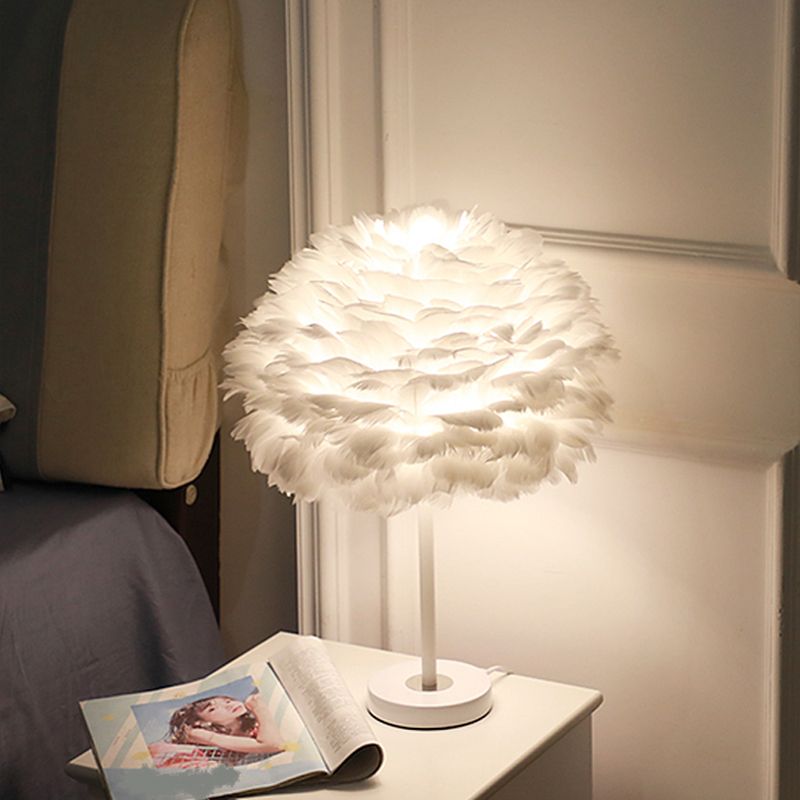 Lampada da tavolo Feather Flower Blossom Lampada da notte contemporanea a lampadina singola per camera da letto