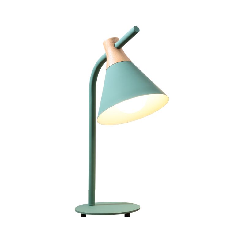 Lumière de bureau en cône de style nordique avec cordon de recharge métal 1 lampe de bureau de tête pour chambre de dortoir