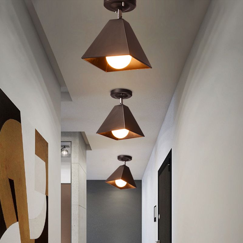 Éclairage de plafond en métal noir / blanc de style rétro semi - encastré de pyramide de 1 / 3 ampoule pour le couloir