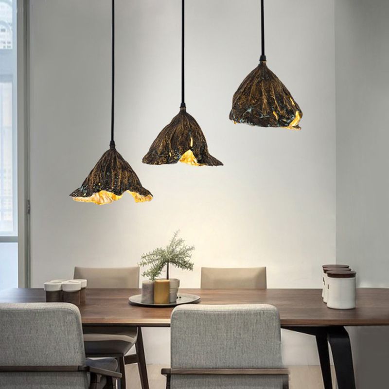 Forme de feuille de lotus flétrie Éclairage suspendu en métal de style postmoderne Lampe suspendue pour le chevet