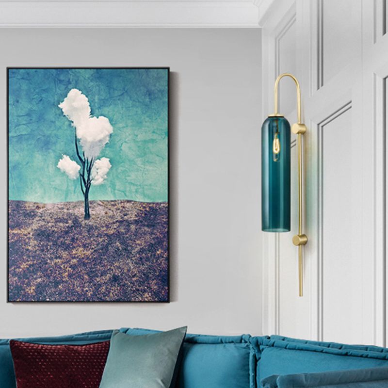 Luz de luz de pared de cuello de cabello de mediados de siglo Lámpara de pared de la sala de estar de 1 bombilla en latón con sombra de vidrio azul alargado