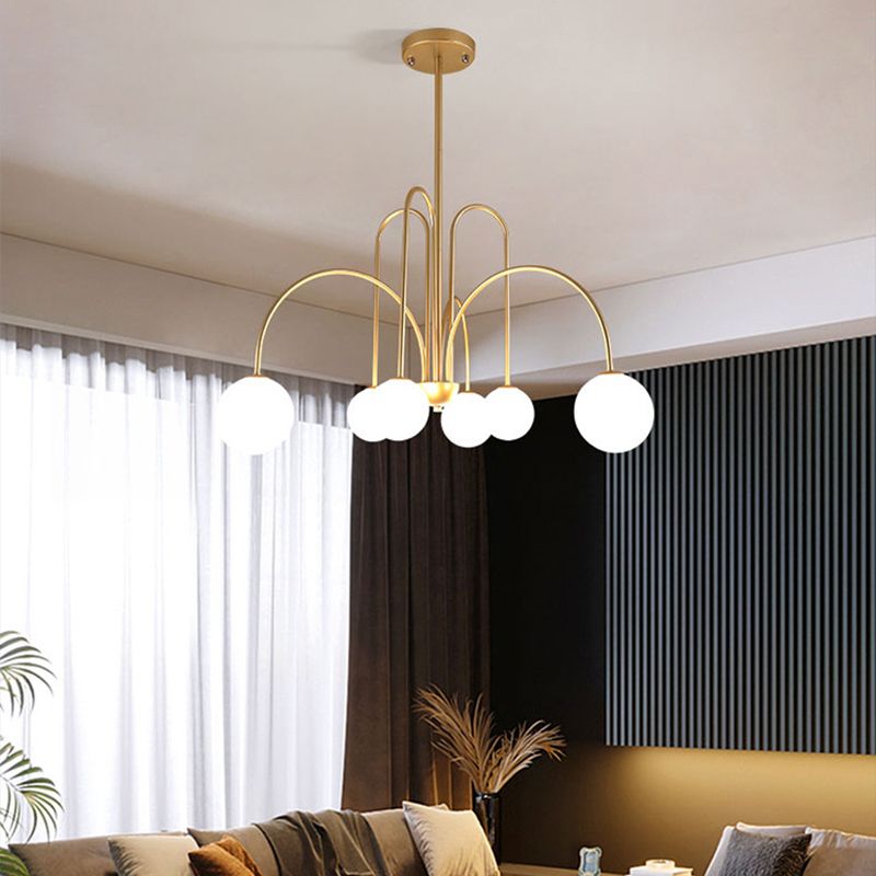 Moderno lampadario in ferro laccato a sospensione a sospensione a ciondolo di lusso con tonalità di vetro bianco