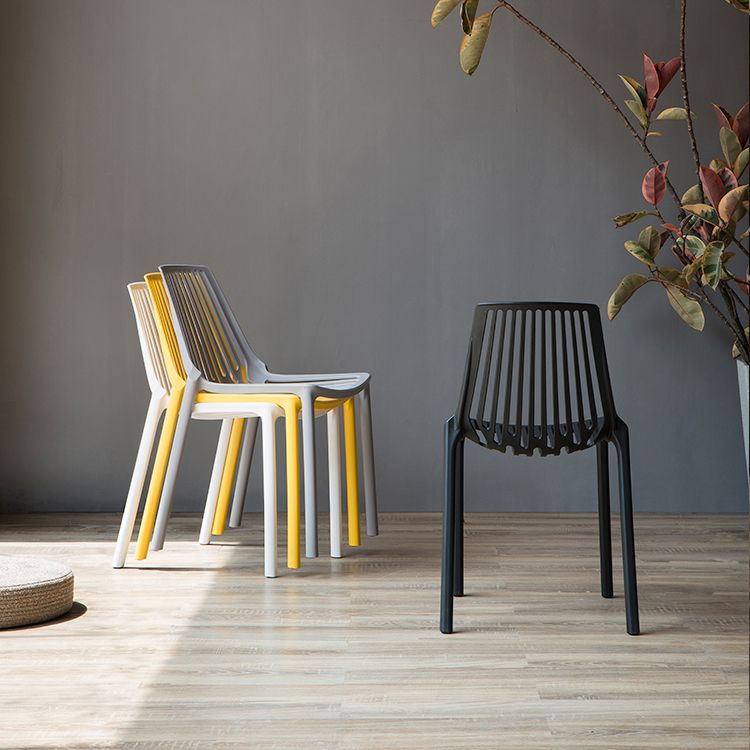 Silla apilable de estilo moderno, sillas sin brazos con patas de plástico para cocina