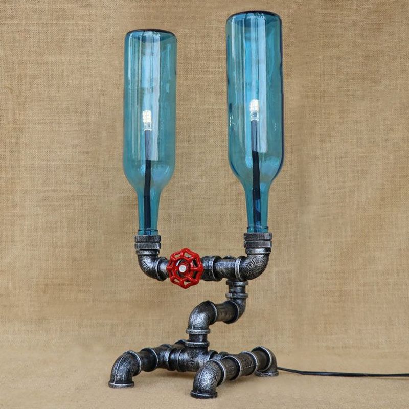 Lampada da tavolo argento antico a 2 lampadine Lampada da tavolo industriale con paralume per bottiglia di vino in ferro e vetro con base a tubo