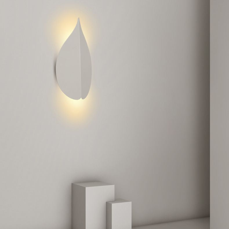Modern Minimalist Style Leaf-shaped Flush Mount Wall Sconce Metal Wall Mount Light Fixture for Bedroom