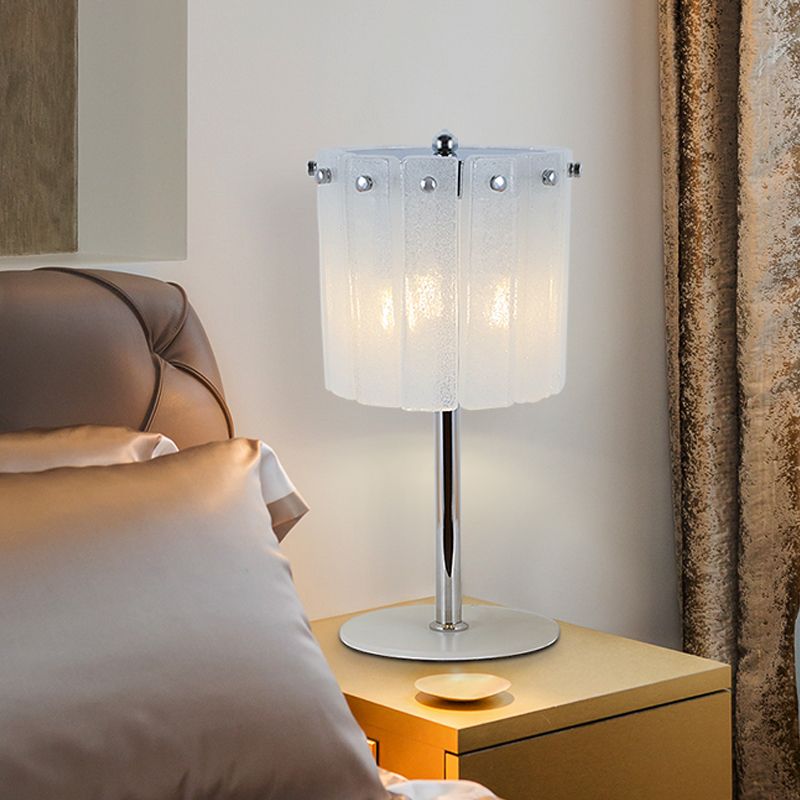 Lampada da comodino contemporanea a 3 teste con luce da scrivania a tamburo cromata con paralume in cristallo