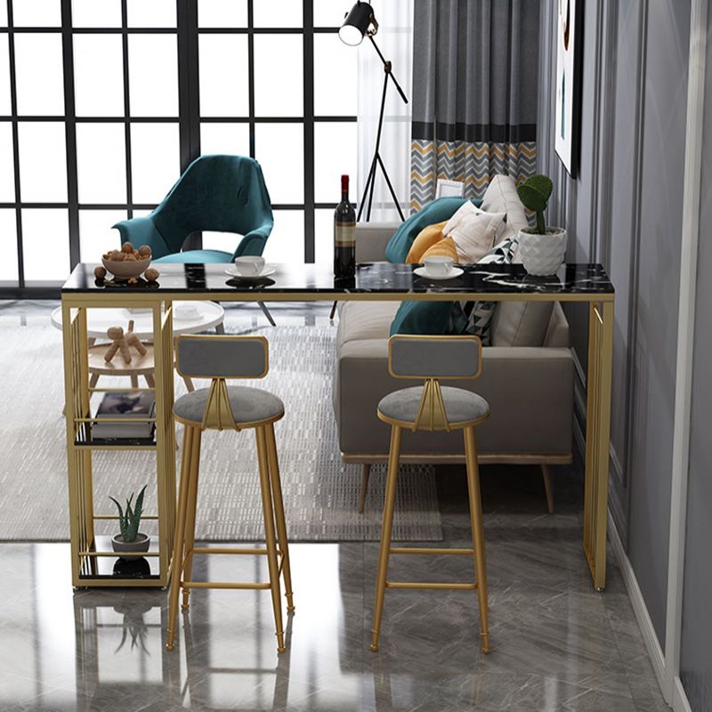 Mesa de barra de pub de piedra de glam rectángulo de oro de oro de hierro de doble pedestal mesa de comedor con 2 estantes