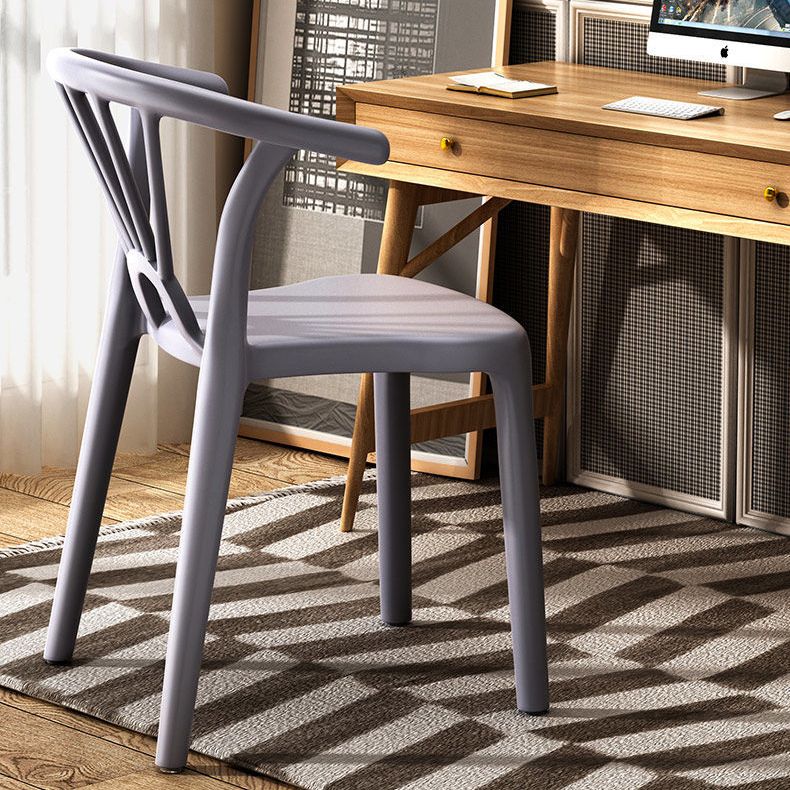 Silla lateral apilable de plástico moderno con respaldo de listón, silla de comedor con acabado mate
