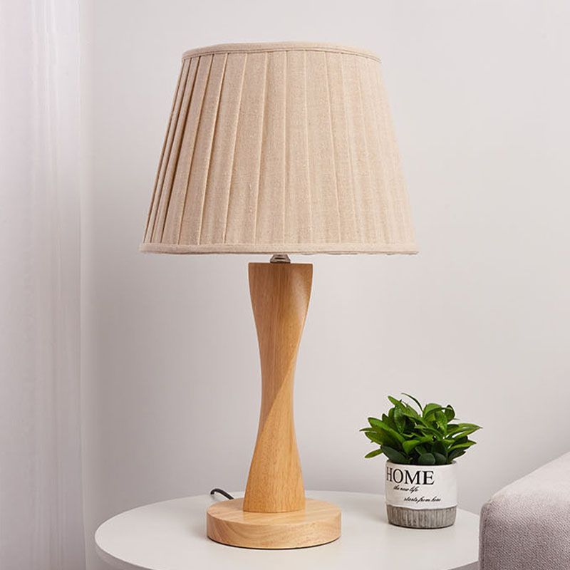 Lampada da notte intrecciata in legno Cottage 1 luce Illuminazione da tavolo da soggiorno con paralume conico in tessuto in beige/grigio/lino