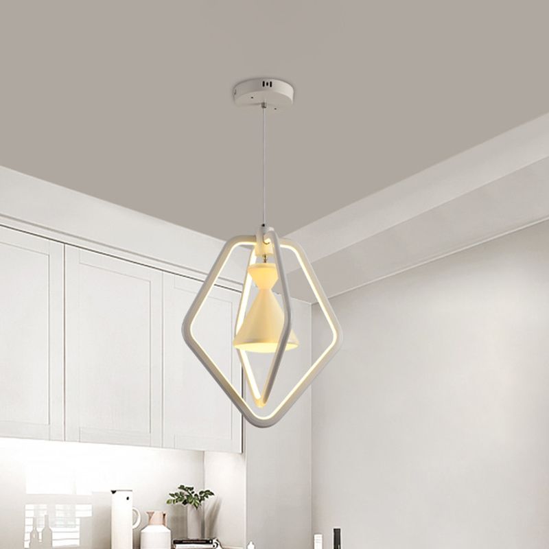 Cadre du pentagone blanc et sablier pendentif moderniste LED acrylique suspendu plafond pour salle à manger