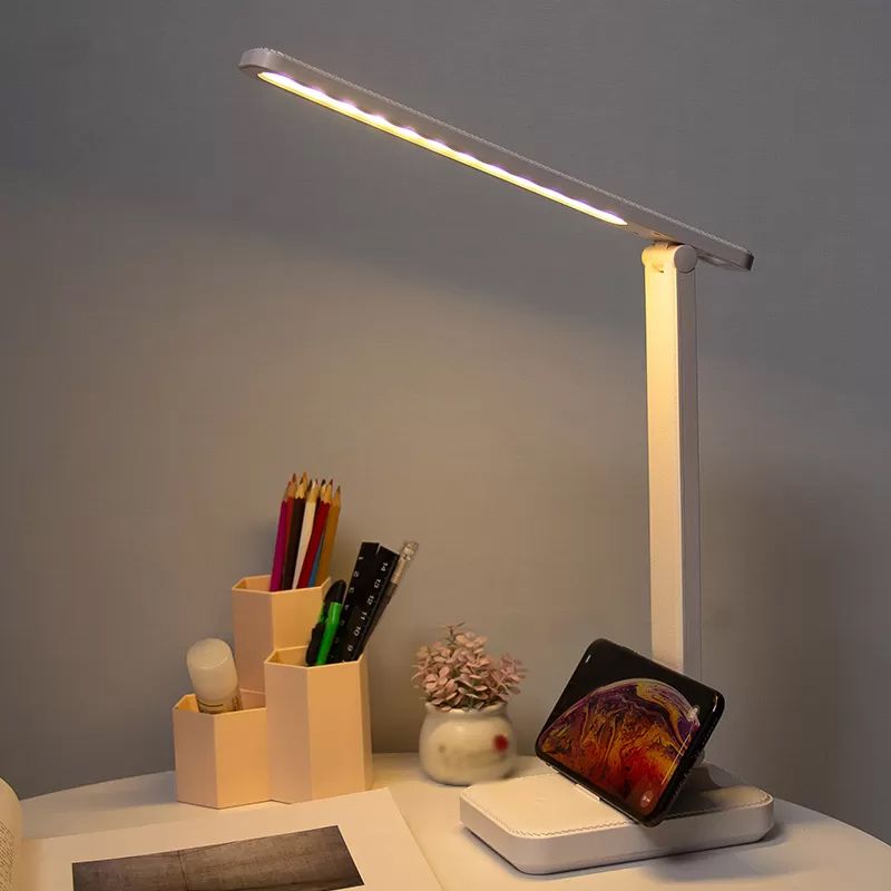 Lampada da tavolo da notte lineare in stile moderno in metallo a 1 luci da comodino