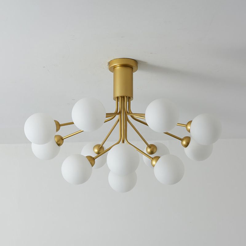 Moderno lampadario artistico a bordo in globe lampadina in ferro laccata con tonalità di vetro bianco