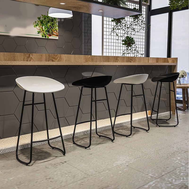 Modern Armless Backrest Counter Stool Iron Bar Stool with Acrylic Seat and Pedal for Bar