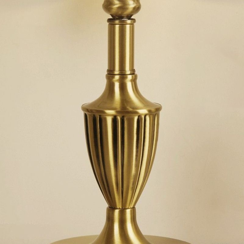 Messing 1-bulb nachtstandaard vintage stof bloemtafel licht met kralenafwerking