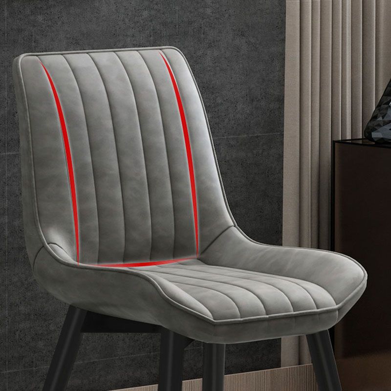 Silla auxiliar de comedor contemporánea Silla Parsons curvada de cuero con acabado mate