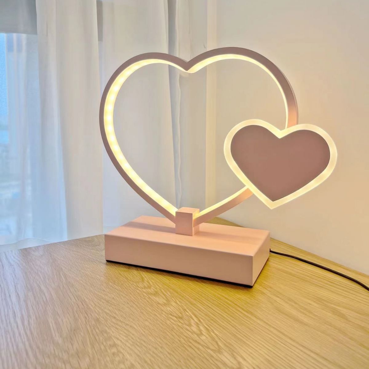Romantic Heart Shaped Table Lamp Modern Metal Bedroom LED Night Light