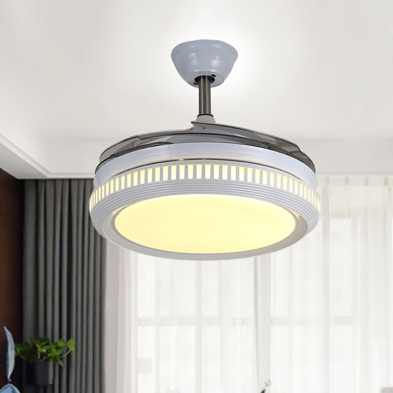 LED -Acryl -halb flush leichte zeitgenössische weiß /goldene runde Esszimmer Hängende Lüfterlampe mit 4 klaren Klingen, 42 "W.