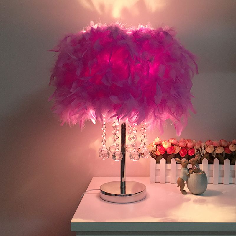 Feather Round Night Stand Lamp Light Contemporary 1-Bulb Red/Rosa/Purple Table Light con goccia di cristallo e base bianca/cromata