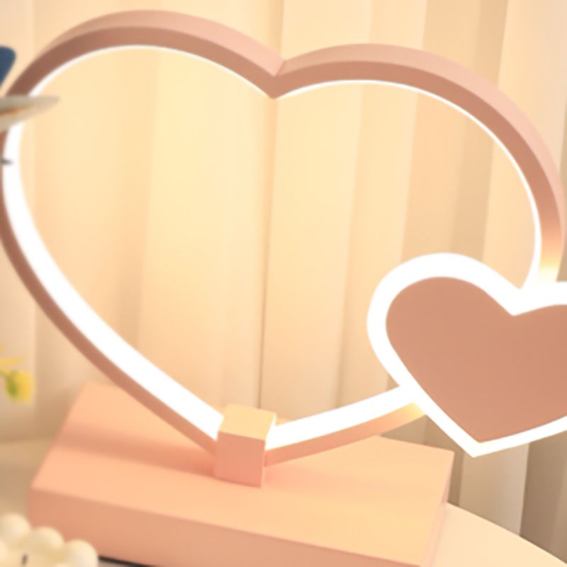 Romantic Heart Shaped Table Lamp Modern Metal Bedroom LED Night Light