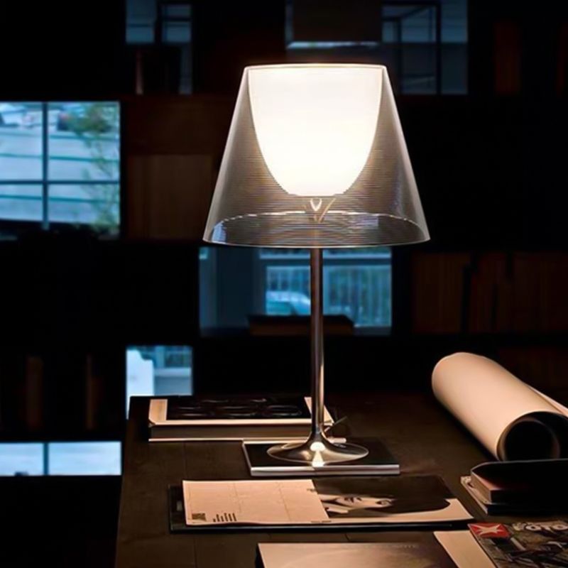 Kleurrijke metalen tafellamp eigentijdse stijl 1 lichte tafellamp voor slaapkamer
