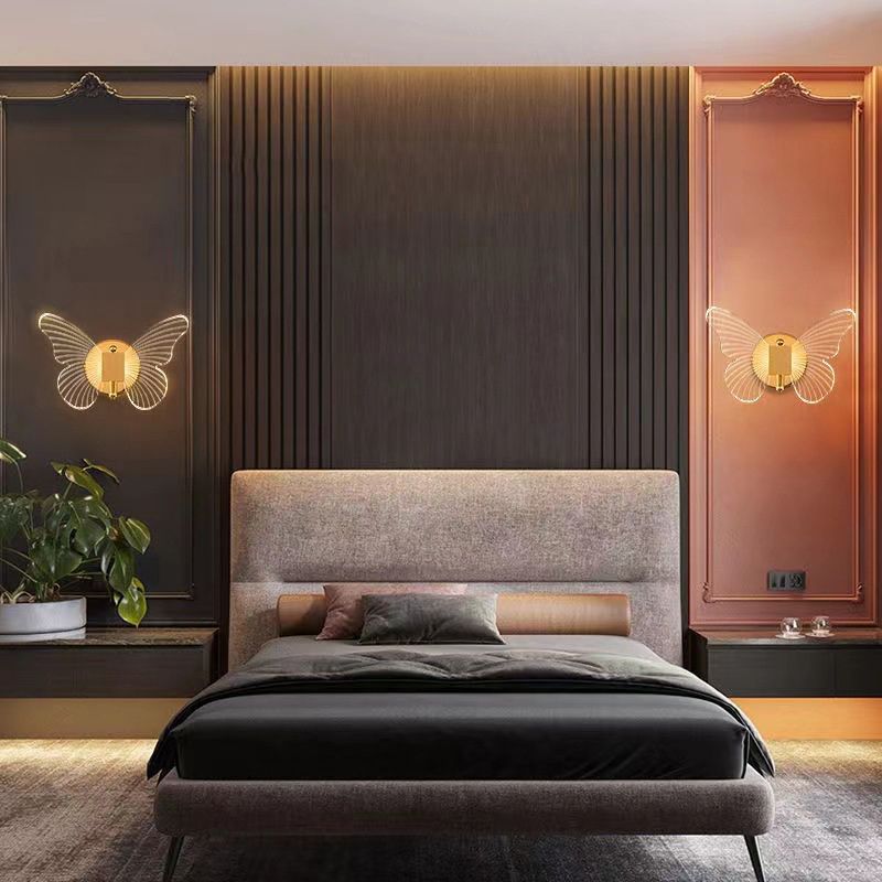 Contemporary LED Wall Lighting Acrylic Wall Mounted Fixture in Gold & Clear