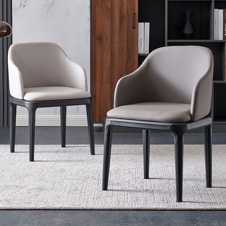 Kunstleder zeitgenössischer Esszimmerstuhl Metallic Finish Solid Back Speisestuhl
