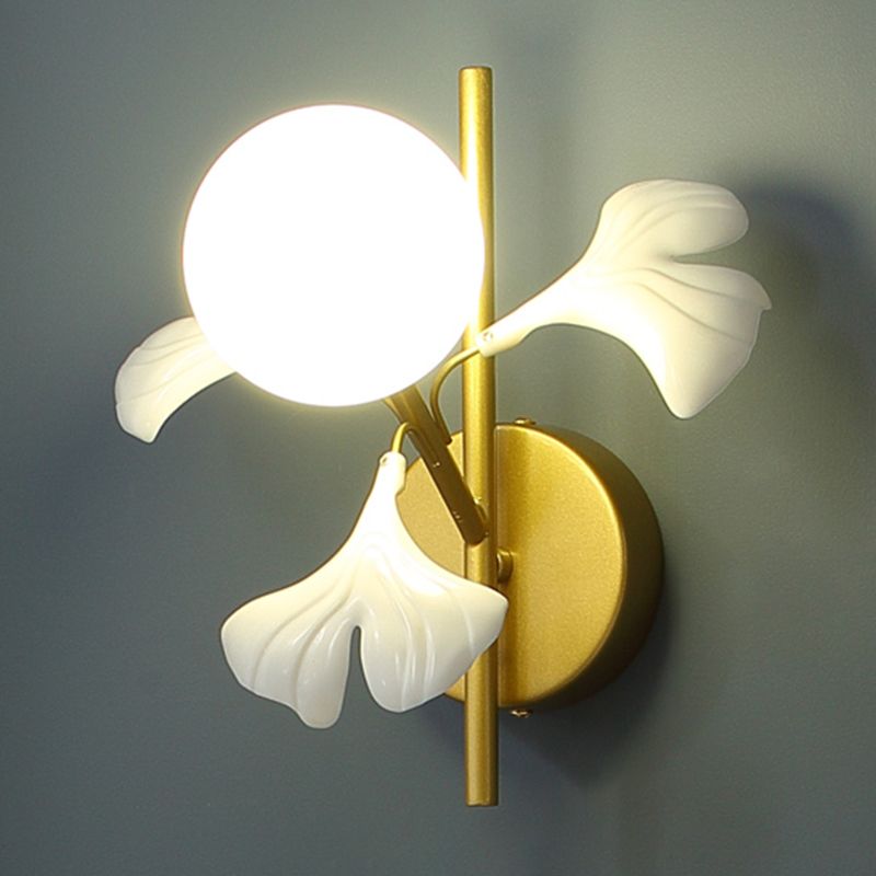 Luz de la plataforma de dormitorio lámpara de lámpara de estilo blanco moderno lámpara de montaje de pared blanca con sombra de vidrio orbe