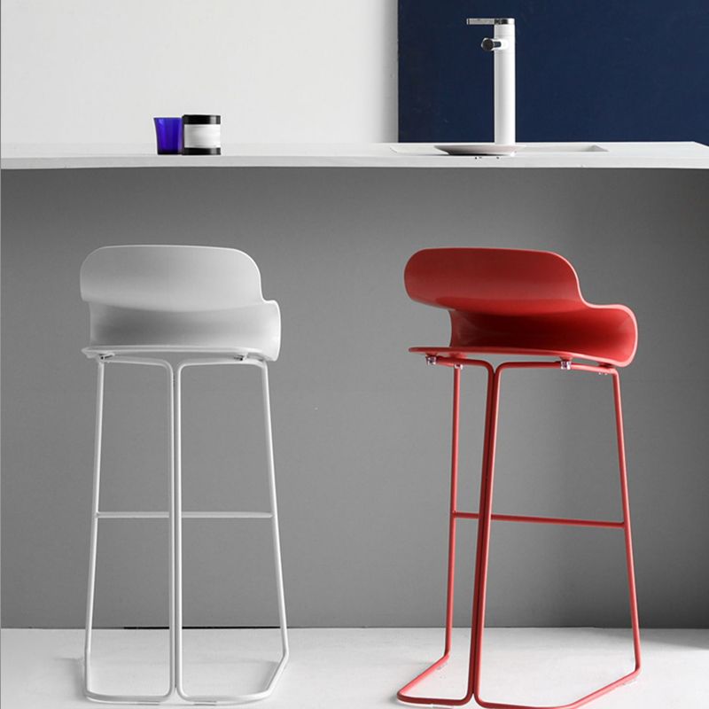 Armless Metal Indoor Bar Stool Scandinavian Plastic Stool with Footrest