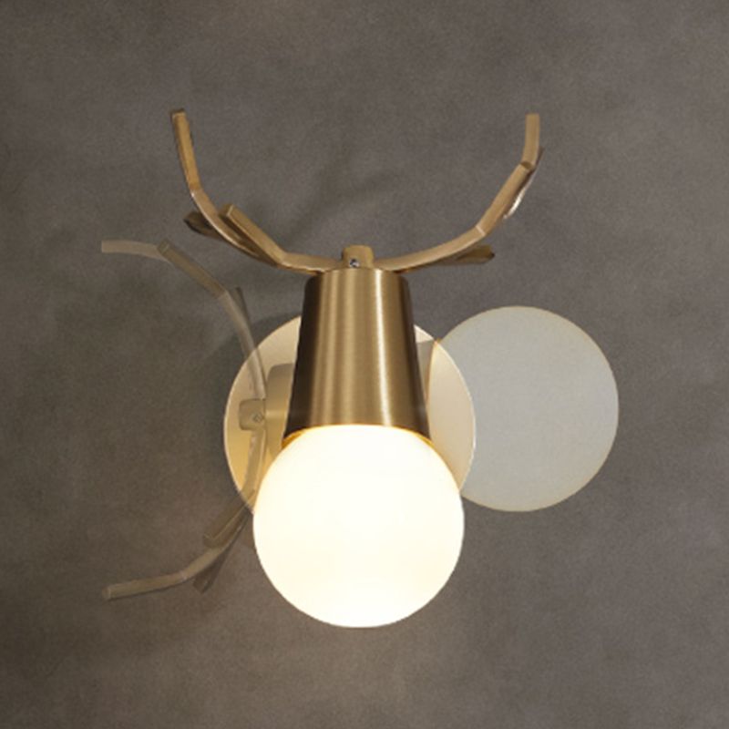 Luz de la pared de la pared de la asta de metal posmoderna de la pared dorada de la pared dorada para la sala de estar