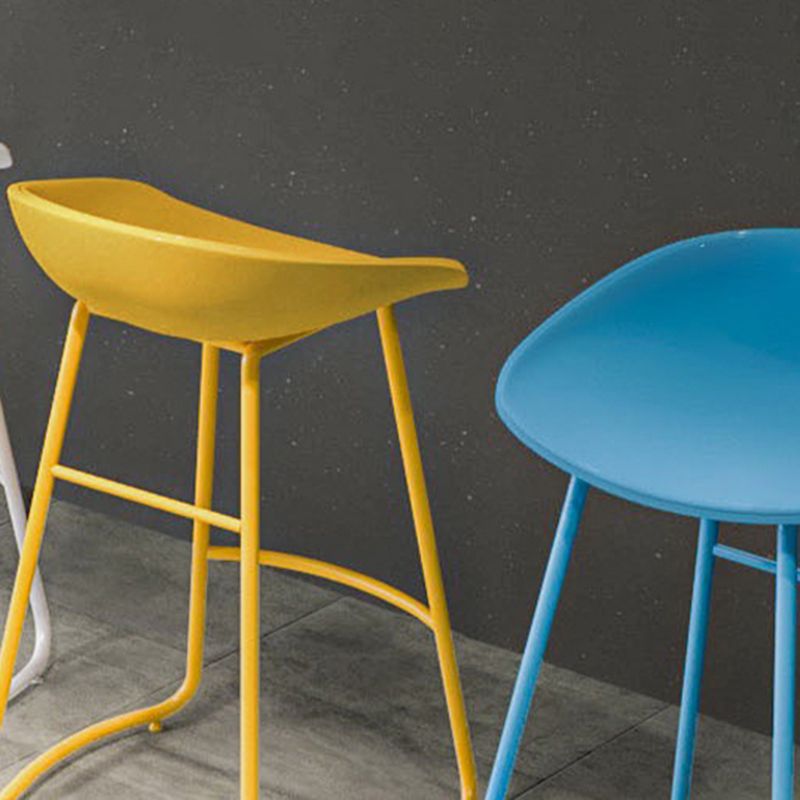 Contemporary Iron Base Bar Stools Plastic Bucket Seat Barstool for Home