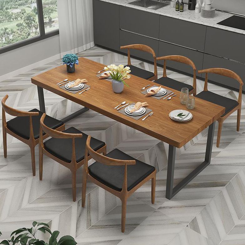 Table à manger en bois massif de style industriel