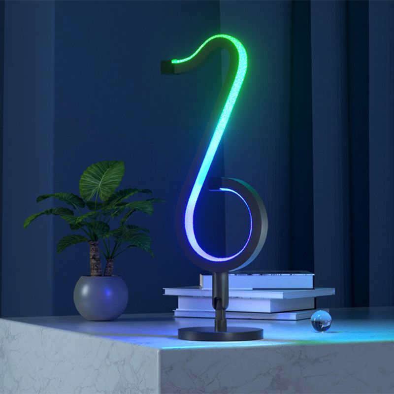 Lampada da tavolo a forma di nota musicale in metallo. Luce notturna a LED nera minimalista alla moda per camera da letto