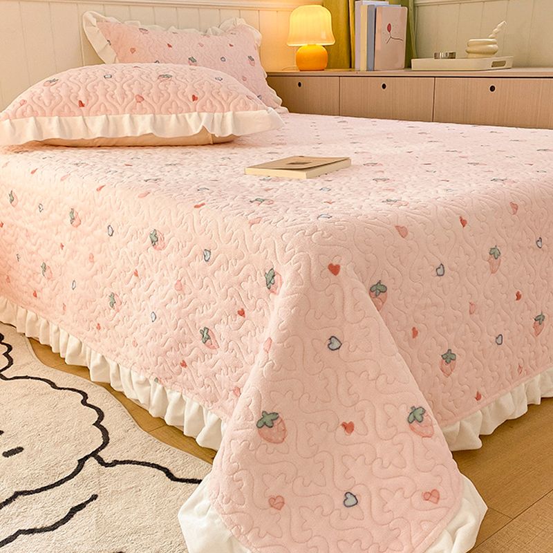 Popular Bed Sheet Strawberry Pattern Ruffle Detail Fade Resistant Bed Sheet