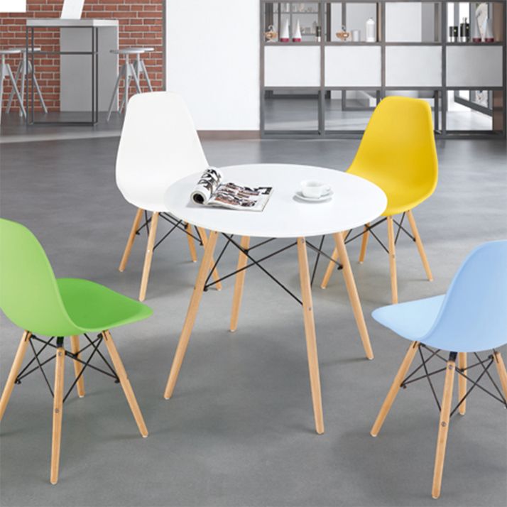 Legno sedia da pranzo scandinavo.
