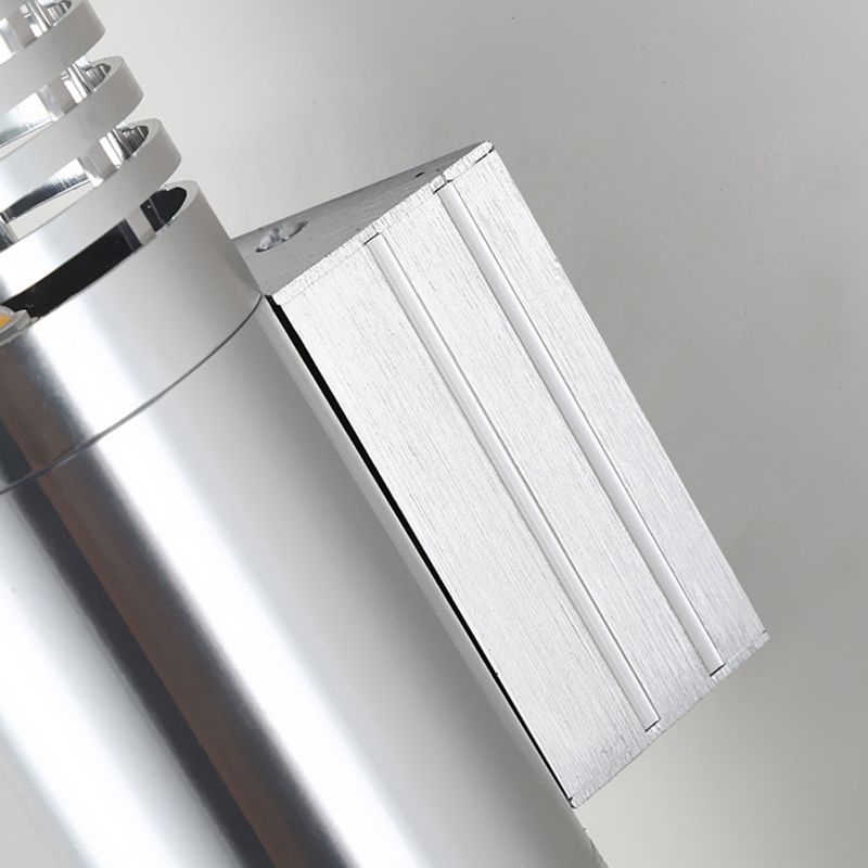 Éclairage mural métallique du cylindre LED moderne lampe murale chromée à LED moderne avec design creux dans un éclairage chaud / blanc