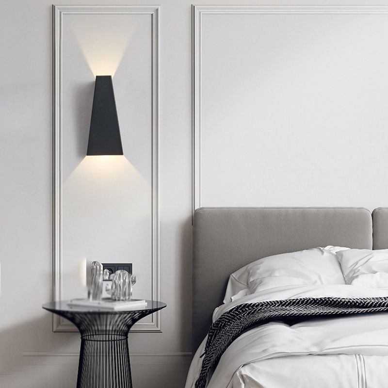 Geometric Shape Wall Lamp Modern Style Metal 2 Lights Wall Light in Black/White