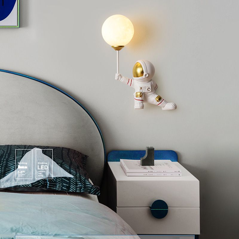 Astronauts Resin Material Wall Sconce 1 Head Wall Mounted Light Fixture for Child Room