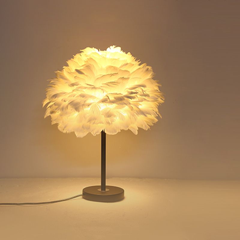 Lampada da tavolo Feather Flower Blossom Lampada da notte contemporanea a lampadina singola per camera da letto