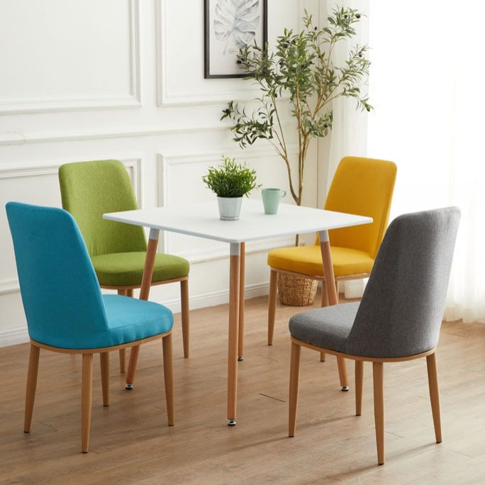 Silla de comedor moderna para interiores y exteriores, silla con respaldo sólido acolchado sin brazos de metal