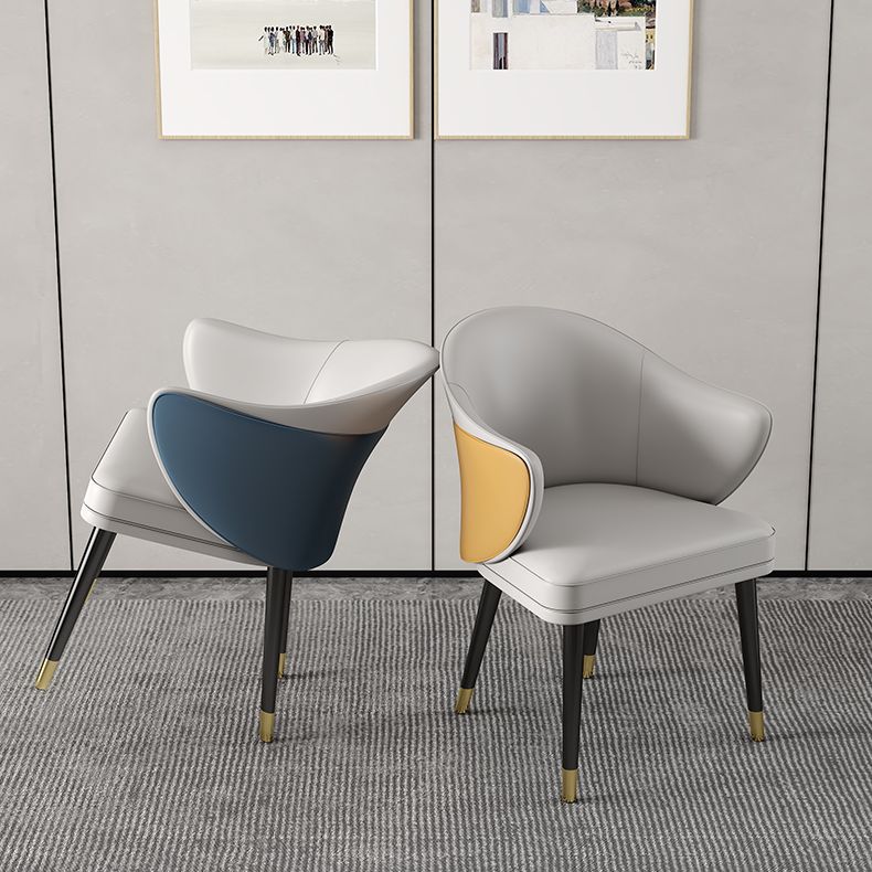 La salle à manger en métal Glam préside le fauteuil de salle à manger en cuir PU pour utilisation au restaurant