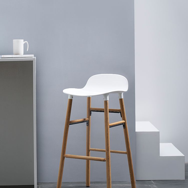 Zeitgenössische, einfache Thekenhocker, 30 Zoll, Holz, 4 Beine, Barhocker für den Innenbereich