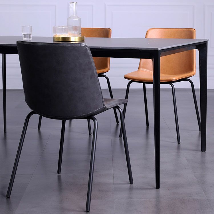 Silla de comedor con acabado mate de cuero de silla lateral con respaldo sólido de hotel contemporáneo