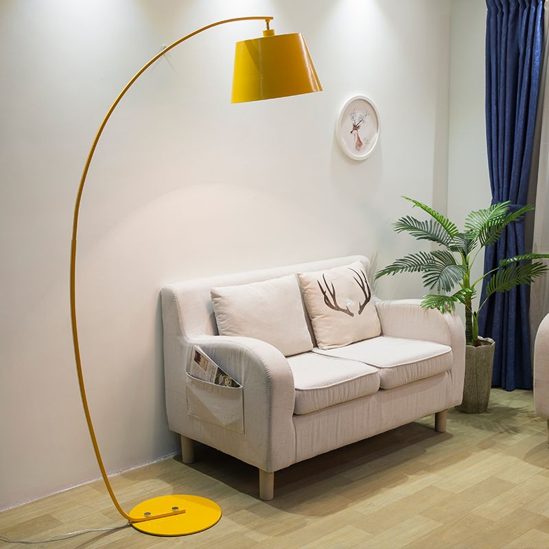 Lámpara de lectura de piso de metal de macarrón arqueado luz de piso de 1 luz para dormitorio