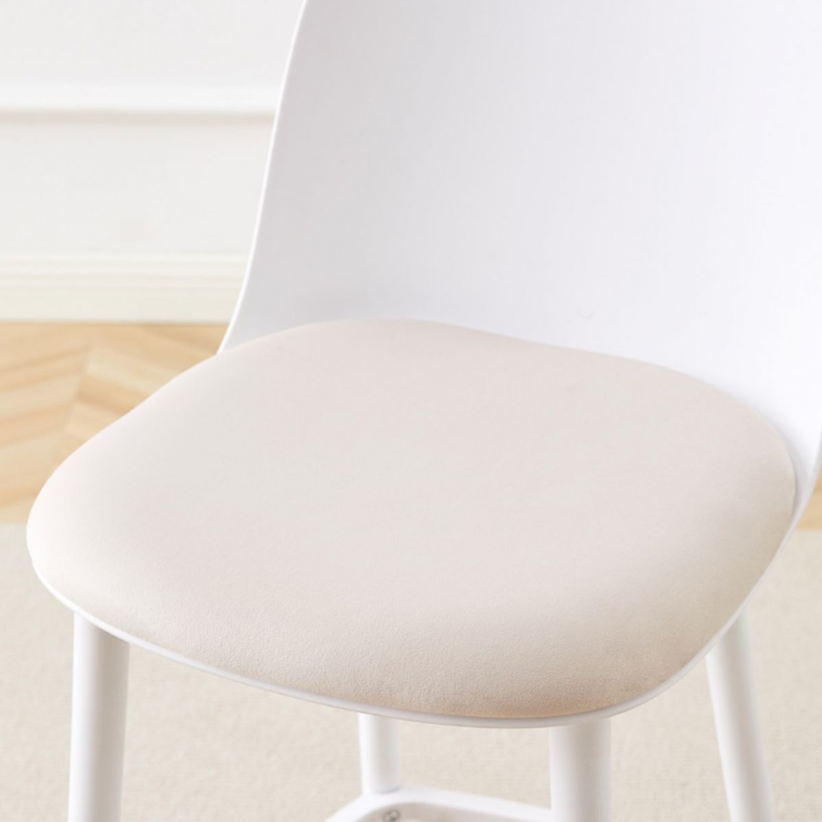 Contemporary Low Back Indoor Armless Plastic Bar Stool with Footrest