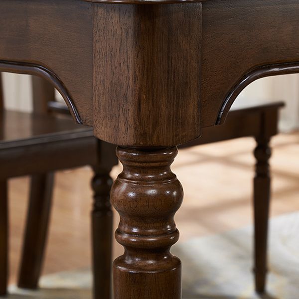 Mesa de comedor medieval moderna rectangular de madera de caucho en color marrón con 4 patas